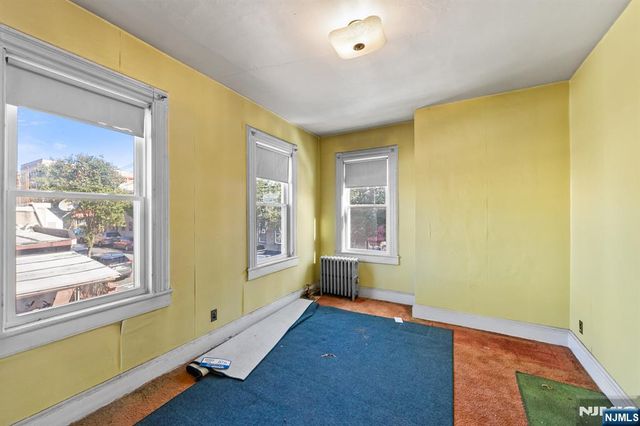 400 41st Street, Union City, NJ 07087