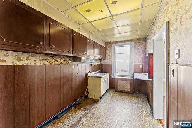 400 41st Street, Union City, NJ 07087