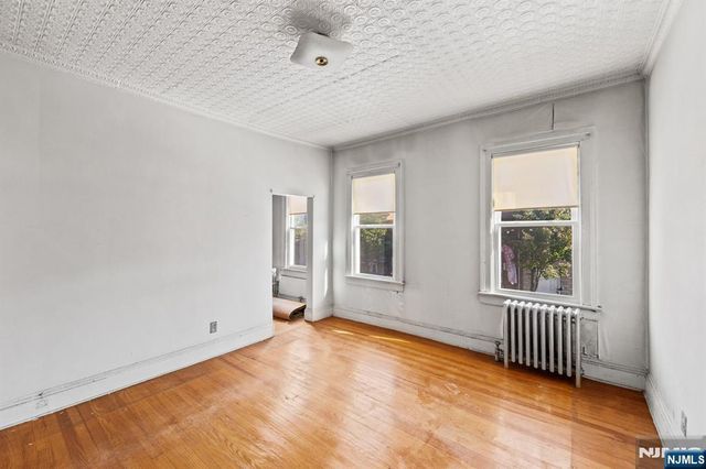 400 41st Street, Union City, NJ 07087