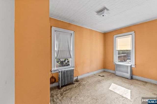 400 41st Street, Union City, NJ 07087