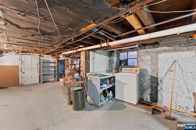 400 41st Street, Union City, NJ 07087