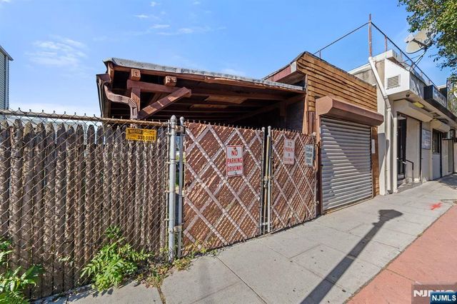 400 41st Street, Union City, NJ 07087