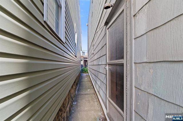 400 41st Street, Union City, NJ 07087