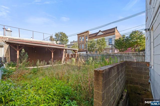 400 41st Street, Union City, NJ 07087