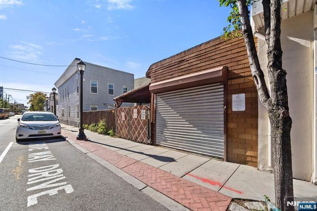 400 41st Street, Union City, NJ 07087