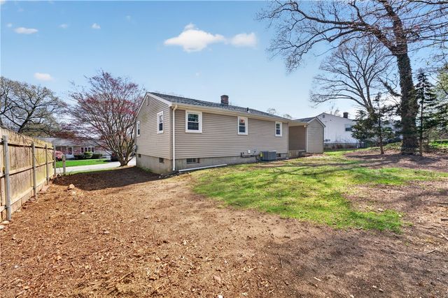 45 Winthrop Road, Warwick, RI 02888