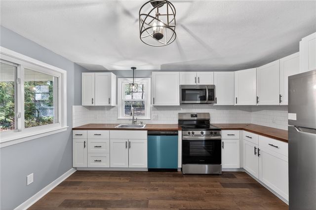 45 Winthrop Road, Warwick, RI 02888