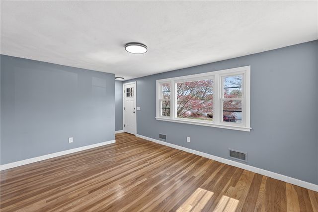 45 Winthrop Road, Warwick, RI 02888