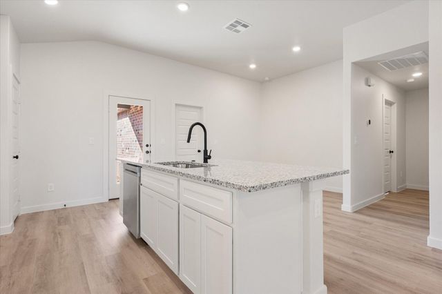 2415 Aberdeen Avenue, Wolfforth, TX 79382