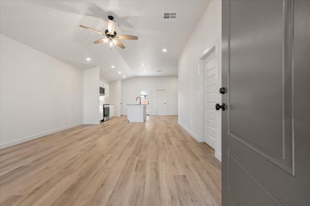 2415 Aberdeen Avenue, Wolfforth, TX 79382