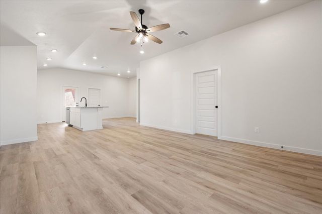 2415 Aberdeen Avenue, Wolfforth, TX 79382