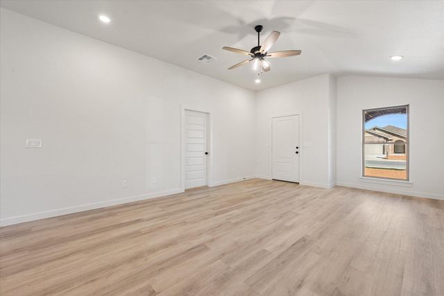 2415 Aberdeen Avenue, Wolfforth, TX 79382