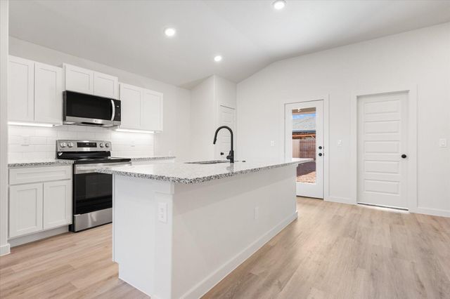 2415 Aberdeen Avenue, Wolfforth, TX 79382