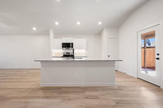 2415 Aberdeen Avenue, Wolfforth, TX 79382