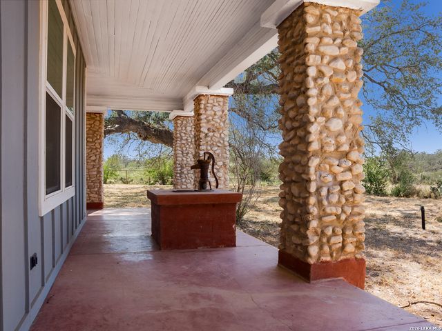 21419 us highway 90, Sabinal, TX 78881