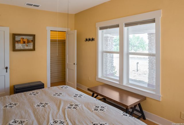 21419 us highway 90, Sabinal, TX 78881