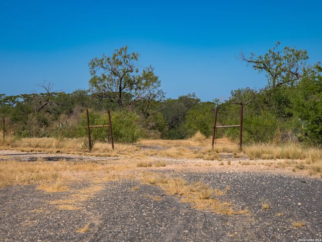 21419 us highway 90, Sabinal, TX 78881