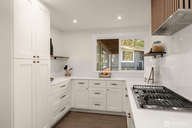 10811 NE 154th Court, Bothell, WA 98011