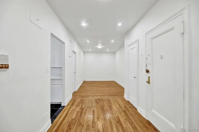 1 Ash place 1C, Great Neck Plaza, NY 11021