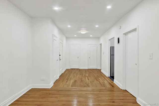 1 Ash place 1C, Great Neck Plaza, NY 11021