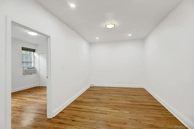 1 Ash place 1C, Great Neck Plaza, NY 11021