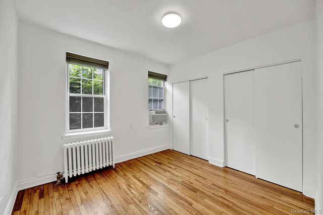 1 Ash place 1C, Great Neck Plaza, NY 11021