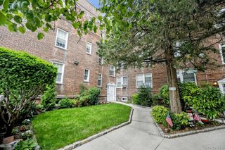 1 Ash place 1C, Great Neck Plaza, NY 11021