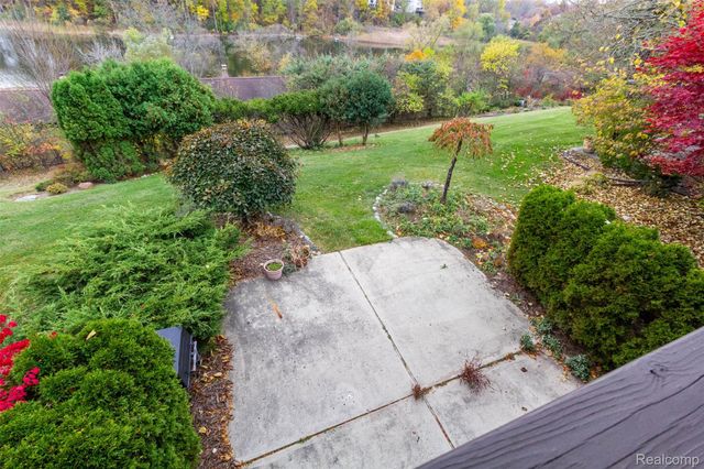 2045 Bordeaux Street, West Bloomfield Charter Township, MI 48323