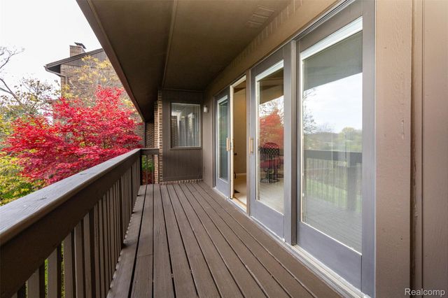 2045 Bordeaux Street, West Bloomfield Charter Township, MI 48323