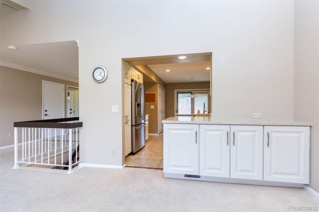 2045 Bordeaux Street, West Bloomfield Charter Township, MI 48323