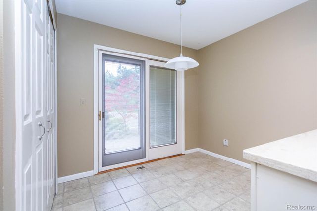 2045 Bordeaux Street, West Bloomfield Charter Township, MI 48323