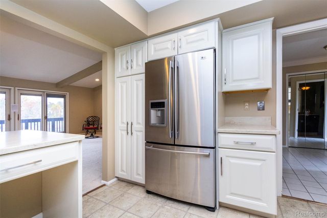 2045 Bordeaux Street, West Bloomfield Charter Township, MI 48323