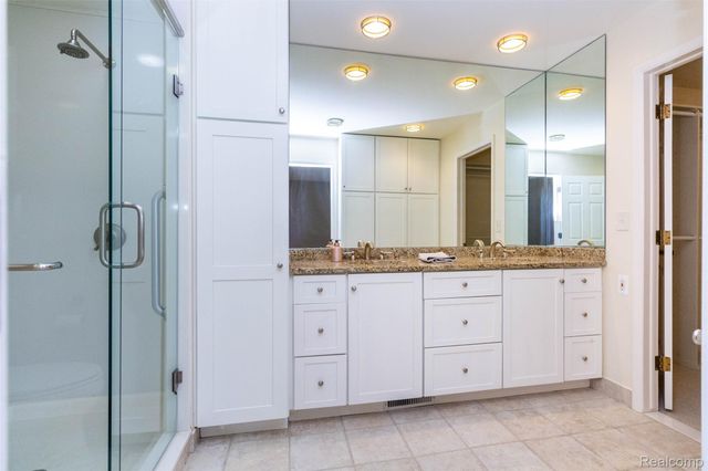 2045 Bordeaux Street, West Bloomfield Charter Township, MI 48323