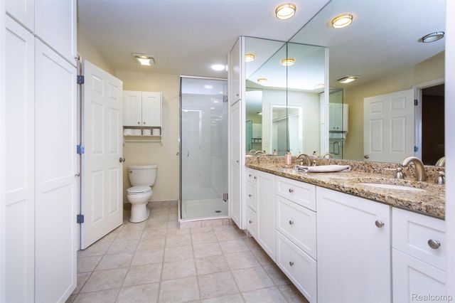 2045 Bordeaux Street, West Bloomfield Charter Township, MI 48323