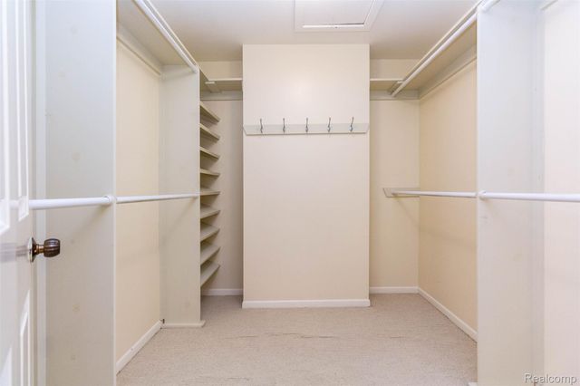 2045 Bordeaux Street, West Bloomfield Charter Township, MI 48323