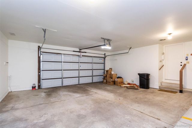 2045 Bordeaux Street, West Bloomfield Charter Township, MI 48323