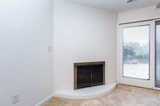 2045 Bordeaux Street, West Bloomfield Charter Township, MI 48323