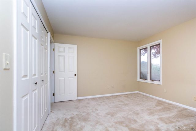 2045 Bordeaux Street, West Bloomfield Charter Township, MI 48323