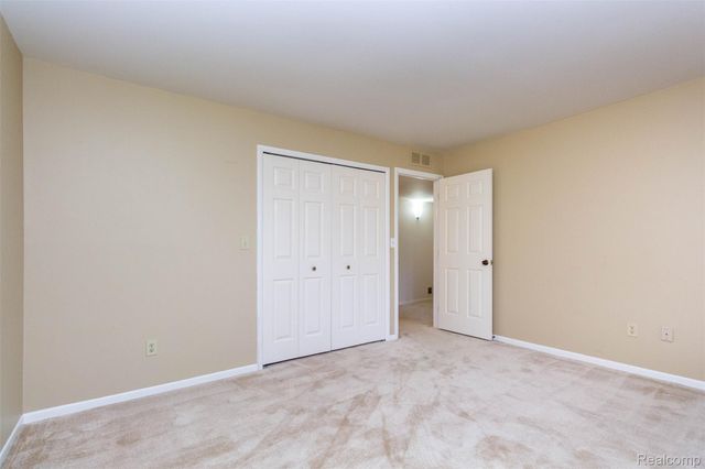 2045 Bordeaux Street, West Bloomfield Charter Township, MI 48323