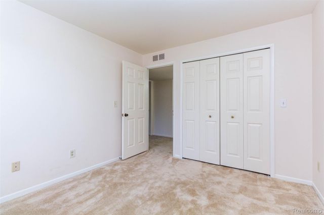 2045 Bordeaux Street, West Bloomfield Charter Township, MI 48323