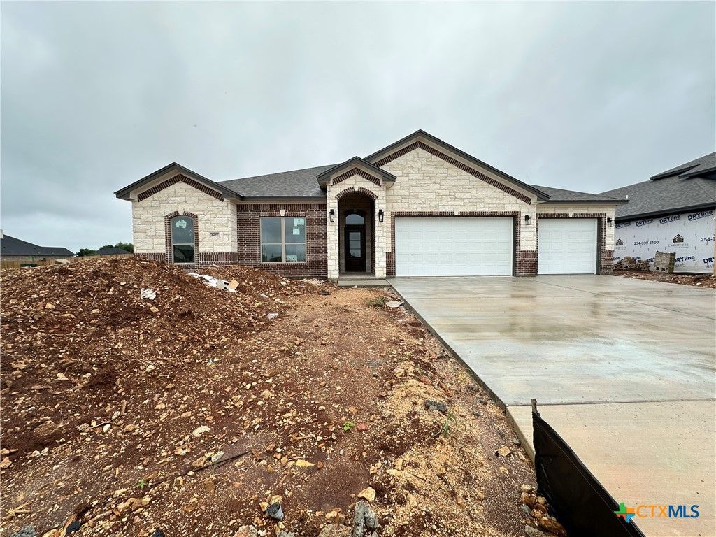 607 Golden Eagle Drive, Salado, TX 76571