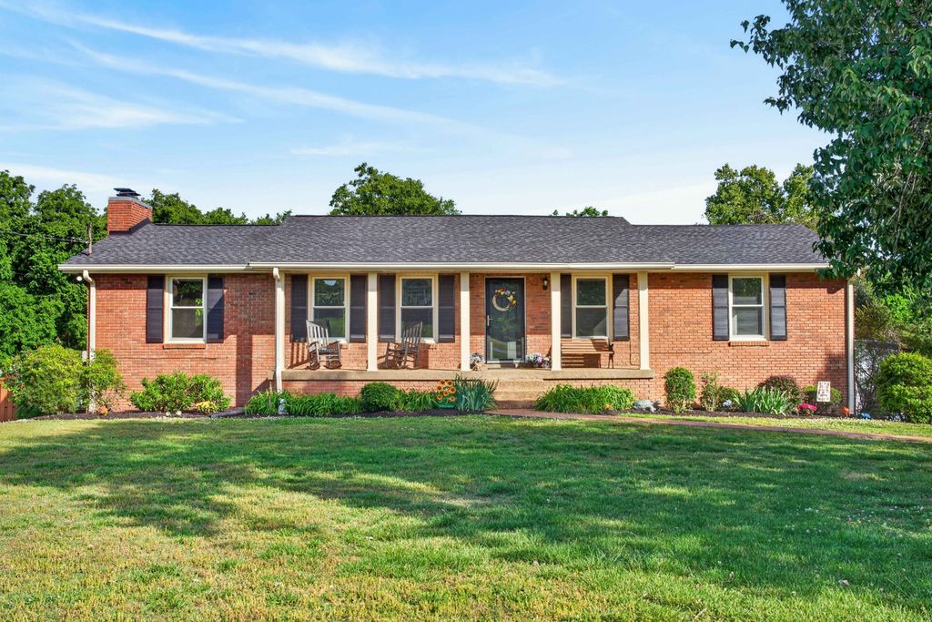 609 Emily Dr, Goodlettsville, TN 37072