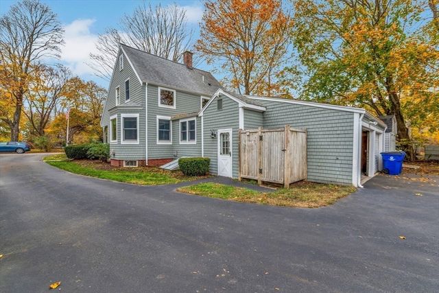 38 Old Bridge Rd., Bourne, MA 02532