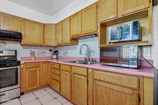 7952 BROADWAY Drive, El Paso, TX 79915