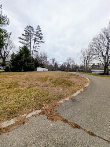 29102 Terrence Street, Livonia, MI 48154