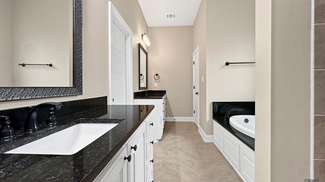 16045 Greycliff Ave, Pride, LA 70770