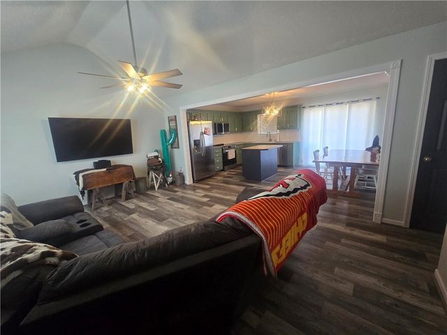 712 Maple Street, Wellington, MO 64097