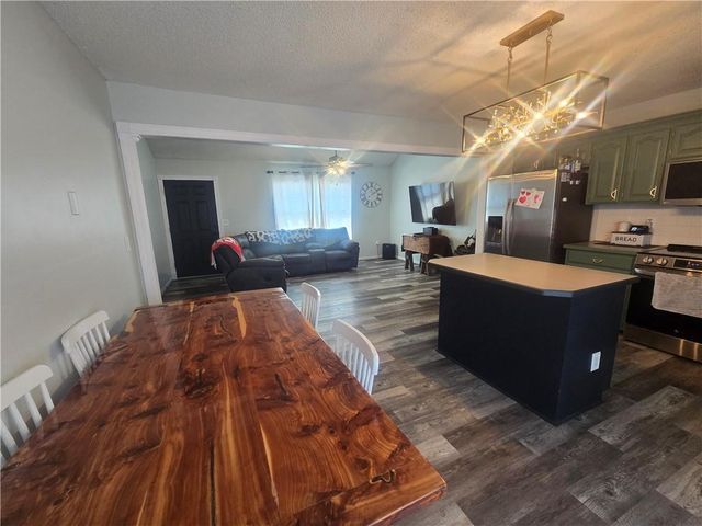 712 Maple Street, Wellington, MO 64097