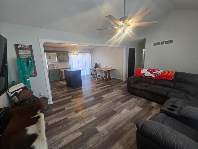 712 Maple Street, Wellington, MO 64097