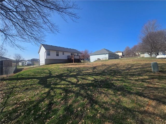 712 Maple Street, Wellington, MO 64097